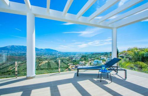 weforyou Exclusive Villa Mairena Private Pool BBQ & Views - Photo 17