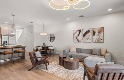 Upstay Pristine 3BR Home with Private Pool & BBQ - Foto 1