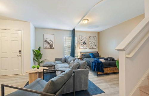 4BR Townhouse King Bed 2-Story Near NC State - Foto 33