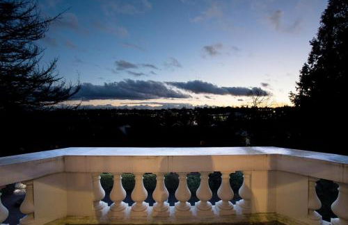 Torrington Hall - Photo 9