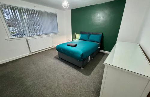 FERRY HOUSE - INVOICE and REDUCED PRICE only via SUNRISE SHORT LETS DUNDEE, 4 Bed House, Great for Contractors, Fully Equipped, Private Parking, Easy Ring Road Access - ASK SUNRISE SHORT LETS - and ONLY 5 Mins to STANNERGATE Ports - Foto 2