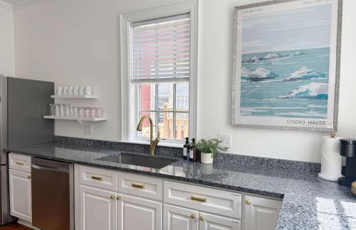 Classy 3-Story Downtown Apt - Great Location - Foto 30