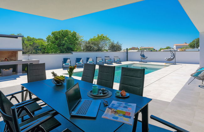 Ella Premantura - Foto 38