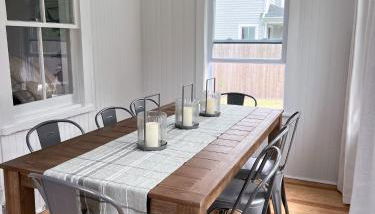 Hamptons Getaway Home, Sleeps 7 - Photo 3