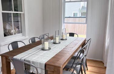 Hamptons Getaway Home, Sleeps 7 - Photo 3