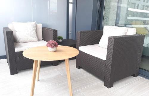 Rooftop pool near the beach and Barcelona - Photo 32