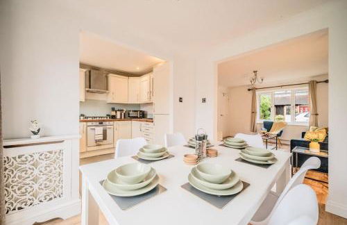 Fowler House 2 Bedroom ,Free WIFI, Parking, Crawley, Close to Gatwick Airport, Contractor friendly, business travellers - Foto 20