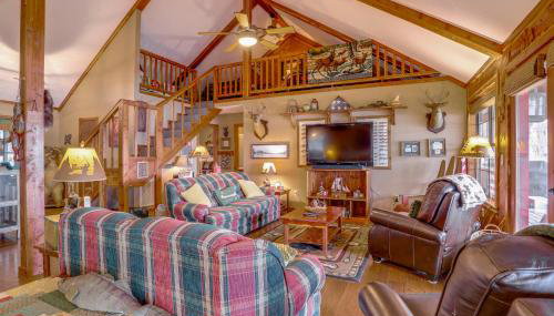 Deck and Fire Pit Waterfront Cabin in Greers Ferry! - Foto 3