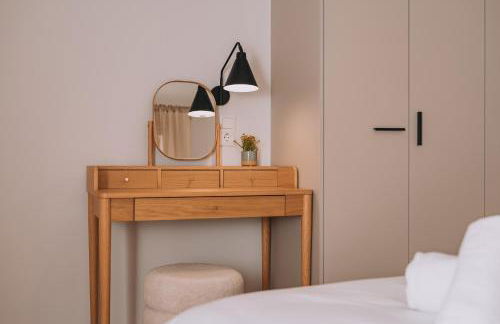 Bright & Contemporary Home with Balcony in Vibrant Piraeus - Foto 33