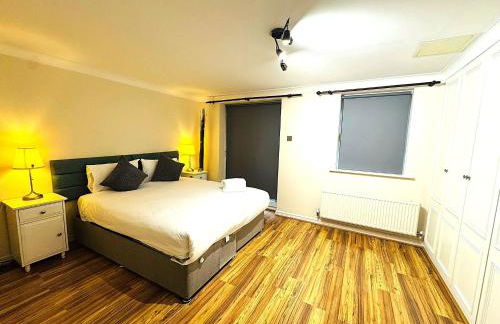 Cosy 2 Bedroom Canary Wharf House with Private Garden - Foto 10