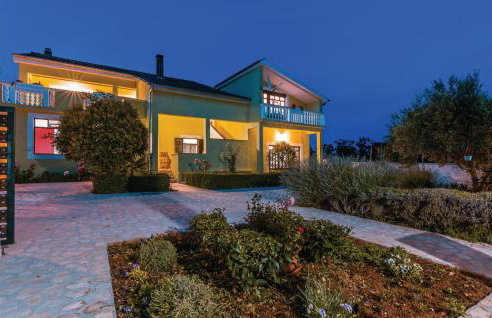 Six-Bedroom Holiday Home In Sv Filip I Jakov - Foto 26