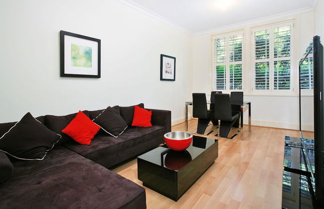 Art Deco in the Cul-de-Sac - Photo 1