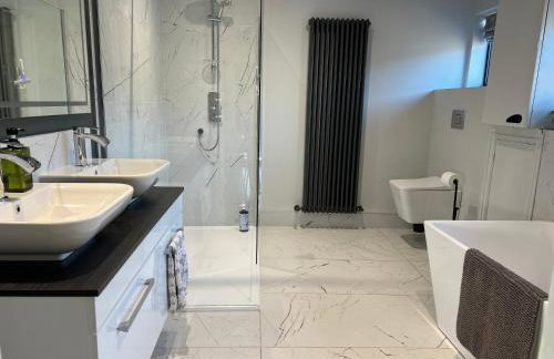 Richmond Hill Cottages, Exclusive 6 bedroom Farm House, Markington with heated pool - Photo 5