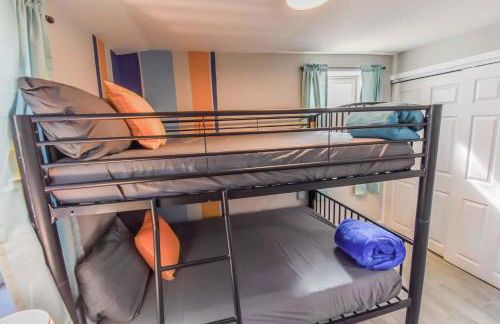 Vibrant & Cozy Two Bedroom Lower Unit King Beds - Foto 4