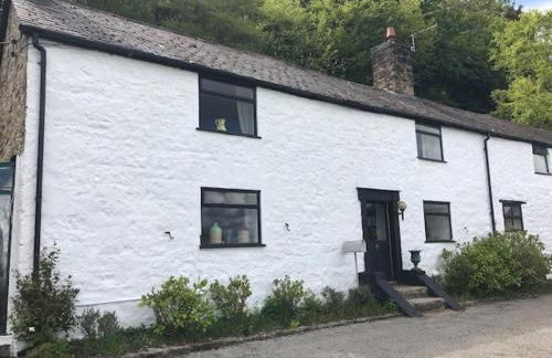 Historic 17th century farmhouse in Wales - Foto 1