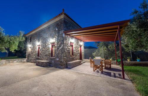 Villa & Stone House with Pool, 10 Mins to Skala Eressos Beach - Foto 21