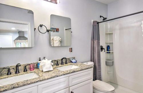 Relaxing Riverfront Cottage with Boat Dock! - Foto 14