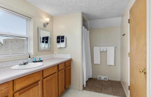 Charming 4BR Westside Home in Beer City USA - Foto 21