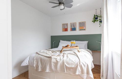 The Base - Bright 2BR, Near Old Town, Walk to Beach - Foto 17