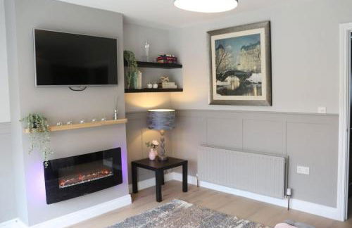 Last-Minute Escape l The Grey Door 2 Bed Cottage Banbridge Parking Private Garden l Nestled Property Management - Foto 2