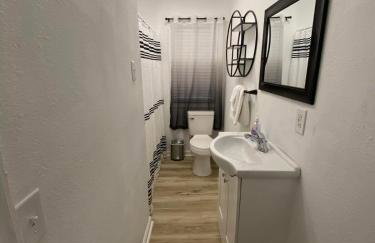 Serenity on over an acre easy access to 311 and HPU - Foto 7