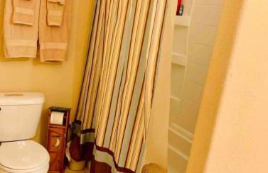 Adventure Awaits 3King Bed,2Bath Log Cabin in heart of Duck Creek Village! - Foto 26