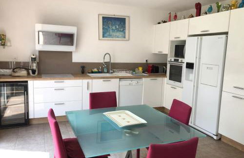 Agréable et lumineuse maison t4 air conditionné piscine jacuzzi parking - Foto 9