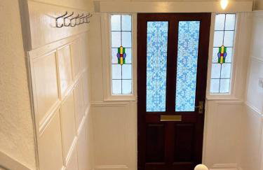 Lovely Spacious House Family & Contractor Friendly 3 Bedroom Near Leeds Centre Sleeps 8 - Foto 37