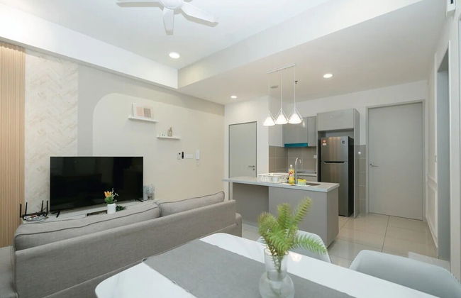 Cozy Skyline Retreat Trion KL - Level 63 - Foto 16