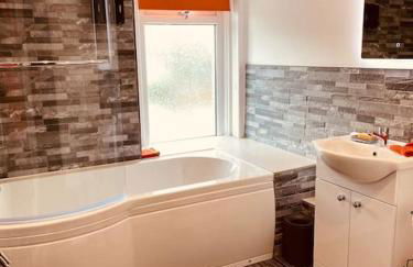 Luxury 2 bed apt 4 mins from M6 J44 pet friendly, - Foto 10