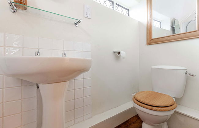 Host Stay The Old Thatch - Photo 3