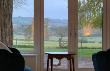 Ideally located Luxury Country Escape-The Lookout-with private garden dog friendly and private hot tub - Foto 25