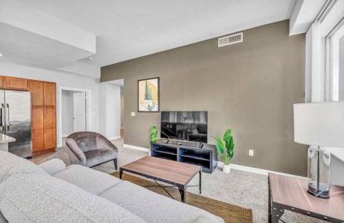 Luxury High-rise Condo w/ Views! Heart of Downtown - Photo 6