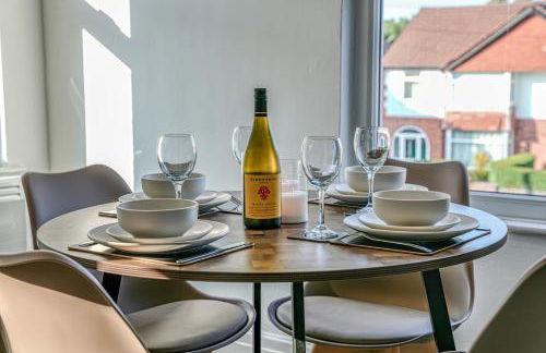 Budget 1-Bed Flat in Manchester - Photo 2