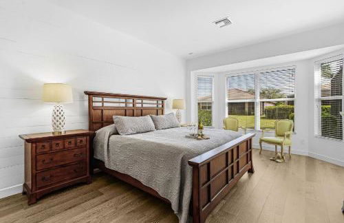 Relax, Play & Unwind in Paradise! Poolside Fun & Resort Vibes - Villa Sail Away - Foto 34