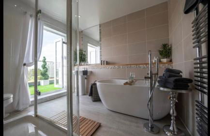 Stunning views, Hot tub, 5 mins to Chester - Photo 42