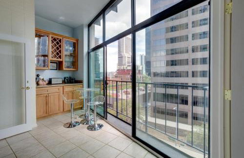 Upscale Denver Condo with Communal Deck and Gym! - Foto 9