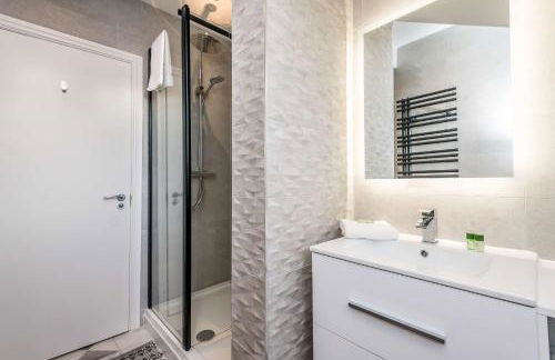 3BR Georgian Quarter Coach Houses - Private Parking - Foto 25