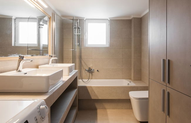 Celestial 3BR Apartment with Balcony - Foto 35