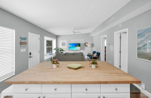 Two Homes, Private Pool, Game Room & Steps to the Beach - Foto 7