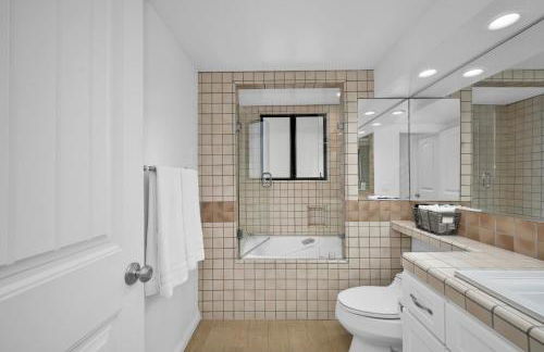 4 bedroom Home in Quiet Neighborhood near Beach - Photo 45