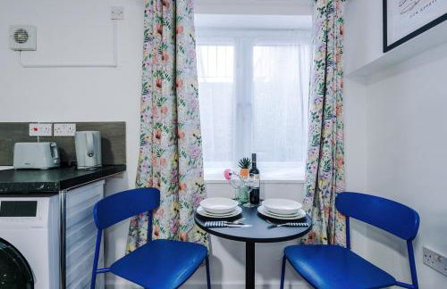 Jephsons Lodge Studio 4 - Free Parking, WiFi, Netflix & Prime, Cosy Basement Studio - Foto 12