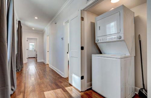 Spring Festival Stay Mid-City w Pool Balcony - Foto 18