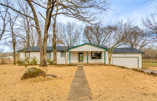 Lakefront Home with Yard and Deck in North Little Rock - Foto 24