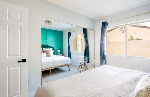 Spacious Yard, Sparkling Pool & Spa, Firepit, 9beds! - Photo 36