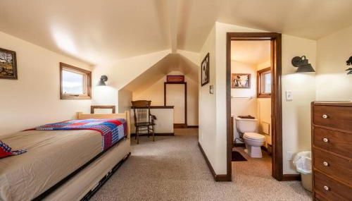 New! Historic Chalet in Colorado National Forest - Foto 5