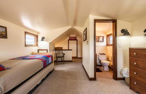 New! Historic Chalet in Colorado National Forest - Foto 5