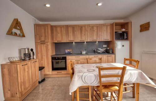 Appartement lumineux à Verchaix, 4 pers, terrasse, garage, Wifi - FR-1-642-82 - Foto 2