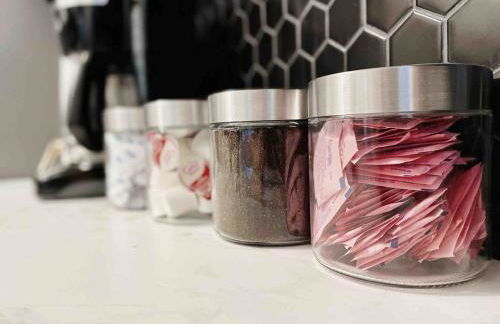 Centrally Located EVV Apartments - Foto 15