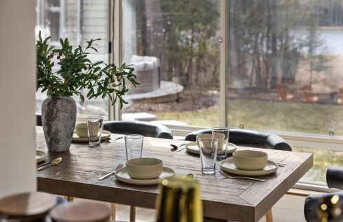 Lakefront Retreat, Mins to Dtown, Firepit, Hot Tub, Pet friendly! - Foto 57